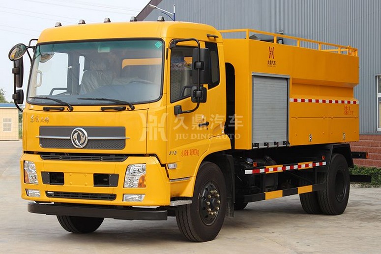 多功能灑水車(chē)——東風(fēng)天錦清洗灑水車(chē)