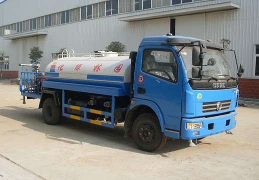 多功能灑水車生產(chǎn)廠家_8噸東風(fēng)多利卡農(nóng)藥噴灑車價(jià)格