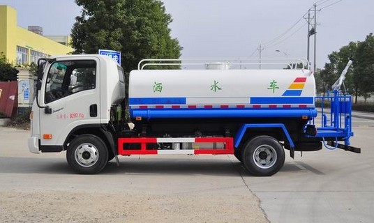 大運(yùn)奧普力5噸綠化灑水車廠家價(jià)格