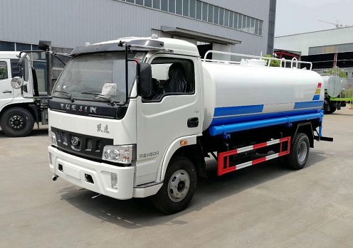 8噸灑水車(chē)多少錢(qián)一臺(tái)_躍進(jìn)8噸綠化灑水車(chē)廠家價(jià)格