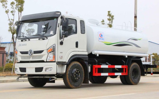 12噸灑水車要什么駕照_東風(fēng)專底D1駕駛室12噸綠化灑水車廠家價(jià)格