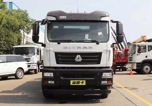 國(guó)六重汽汕德卡多功能抑塵車(chē)