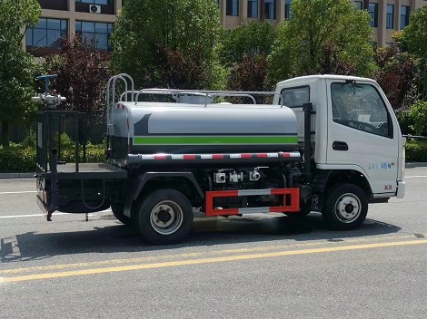 3噸灑水車價格查詢_國六3方凱馬K3柴油版藍(lán)牌綠化灑水車廠家價格