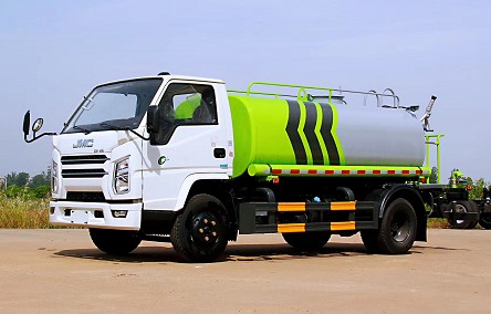 5噸灑水車尺寸_國(guó)六江鈴新順達(dá)5方綠化灑水車廠家價(jià)格